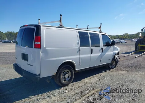 2005 Chevrolet Express G3500 from USA, damaged, VIN 1GCHG35U851202808